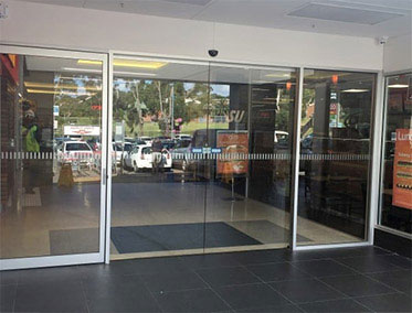 BIPARTING SLIDING DOORS WITH SIDE SWING DOOR