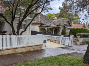 CURVED SLIDING GATE - Open Video